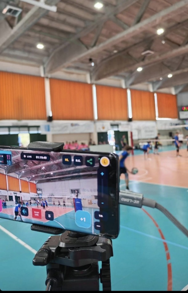 Inquadratura campo pallavolo su treppiede